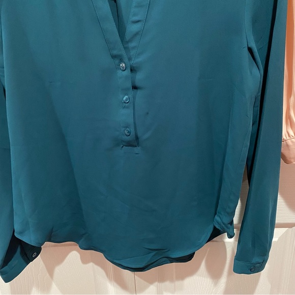 FOREVER 21 Women’s Long Sleeve V-Neck Buttoned Blouse - green/teal, size S - Picture 3 of 4